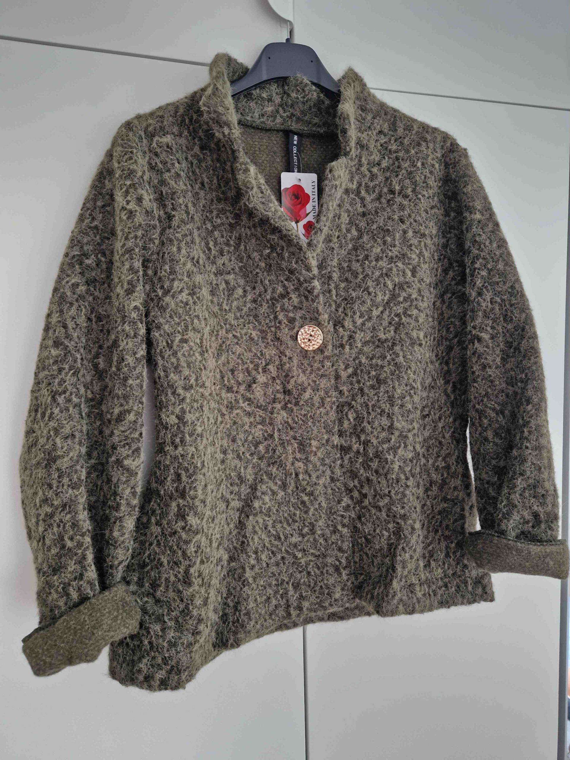 mokka-khaki-bukle-hatasu-noi-oszi-kabatka-arany-gombbal-01